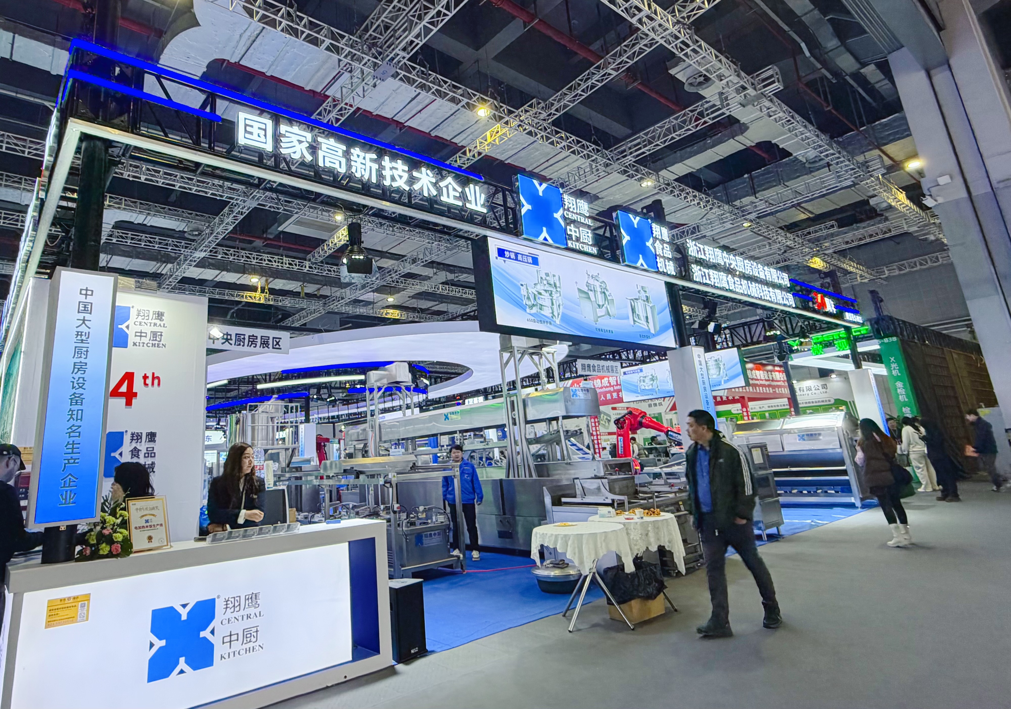 從凈菜加工到智能烹飪：翔鷹中央廚房裝備探索團(tuán)餐工業(yè)化新路徑